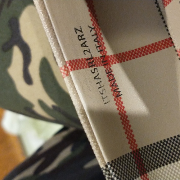 Authentic BURBERRY FLAT SHOES - Picture 7 of 10